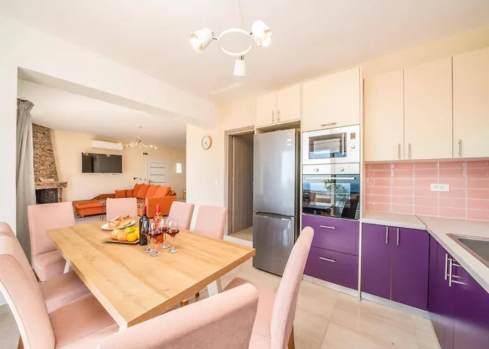 Roz By فيلة Plateies