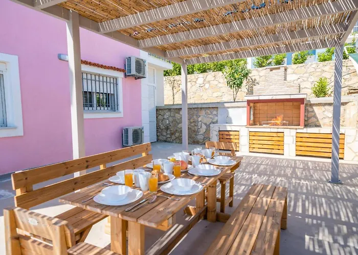 Roz By فيلة Plateies